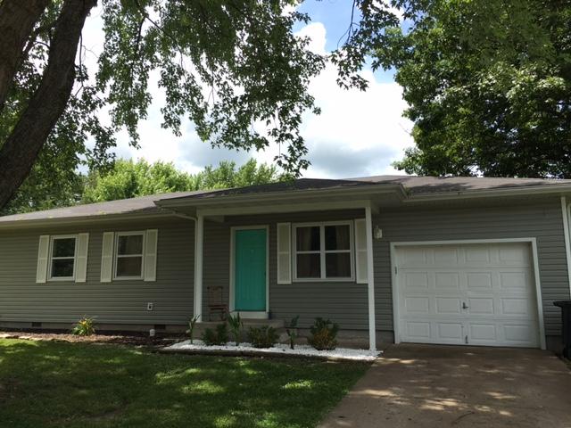 1923 South Village Lane, Bolivar, MO 65613