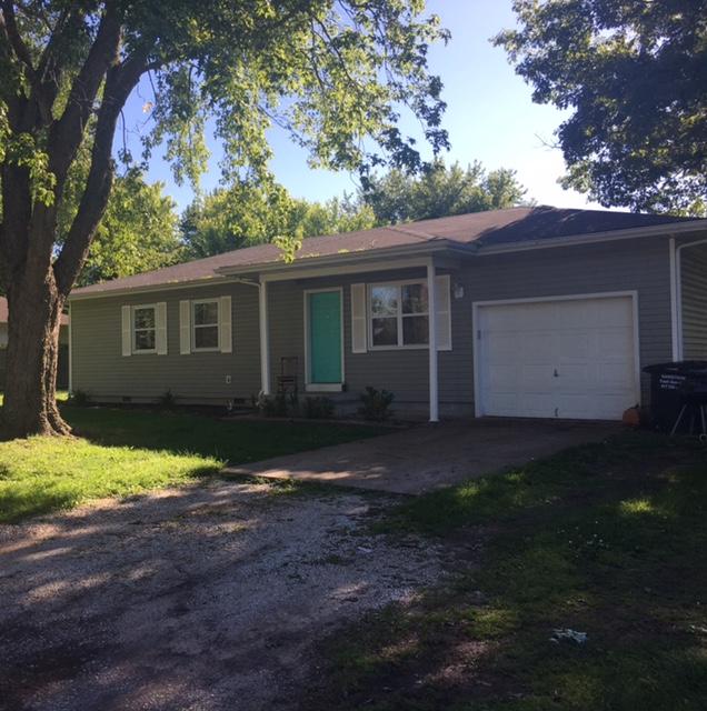1923 South Village Lane, Bolivar, MO 65613