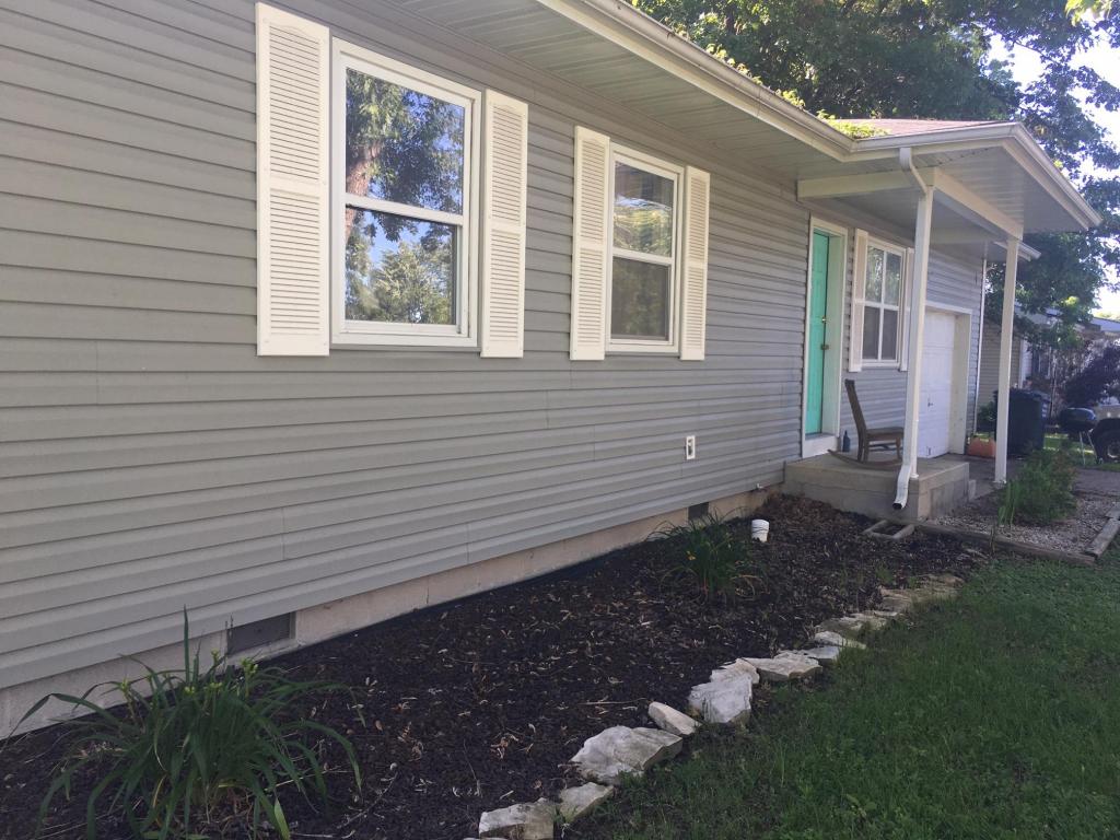 1923 South Village Lane, Bolivar, MO 65613