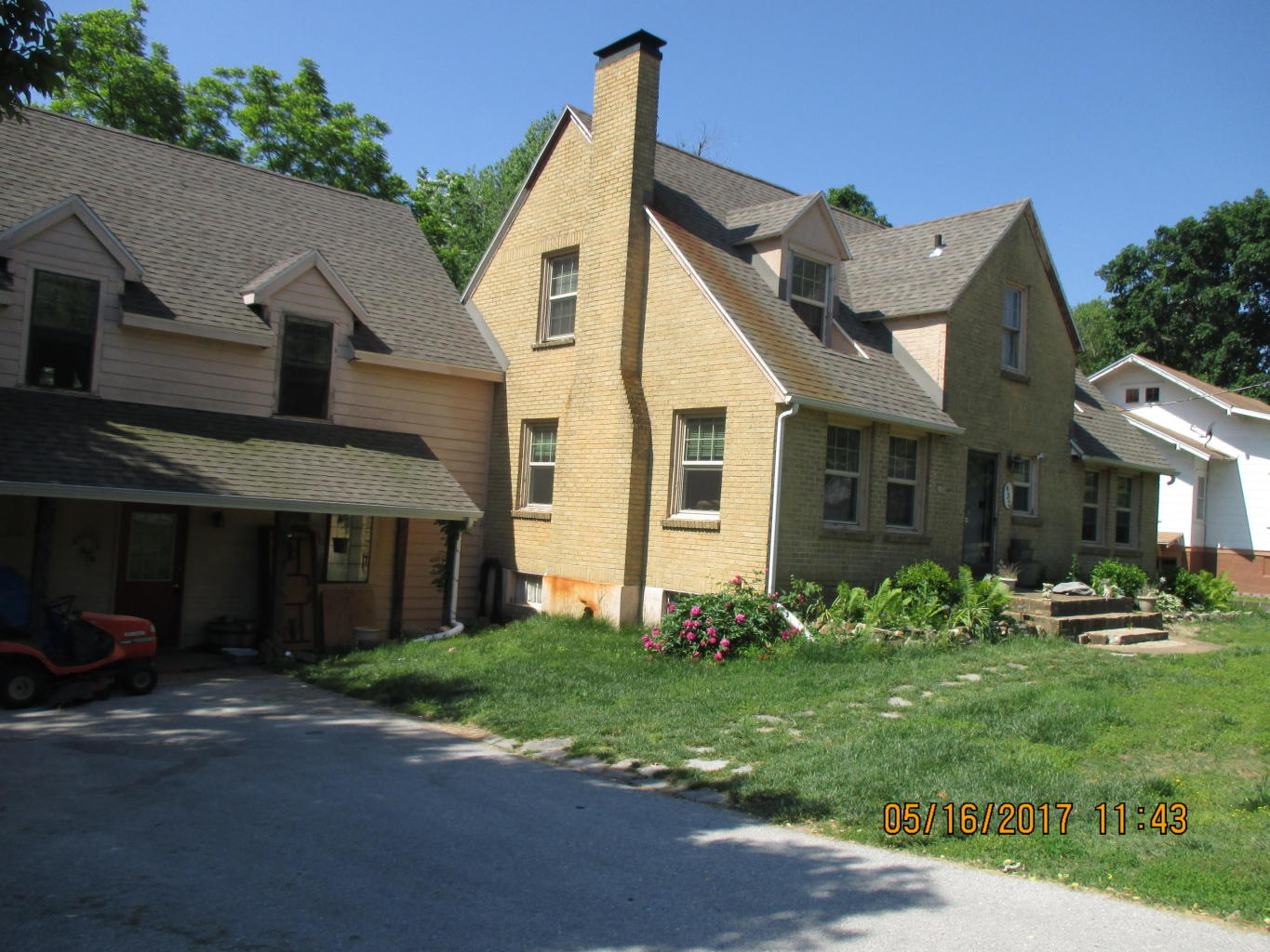 632 E Broadway St, Bolivar, MO 65613