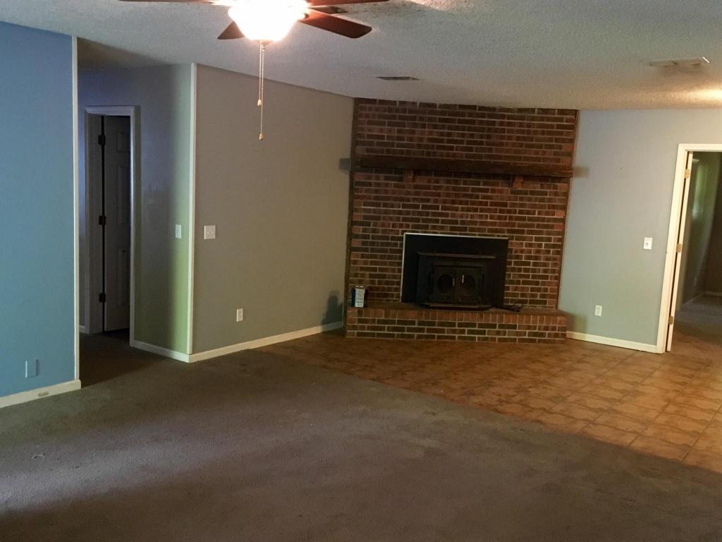 1110 Carl Avenue, Bolivar, MO 65613