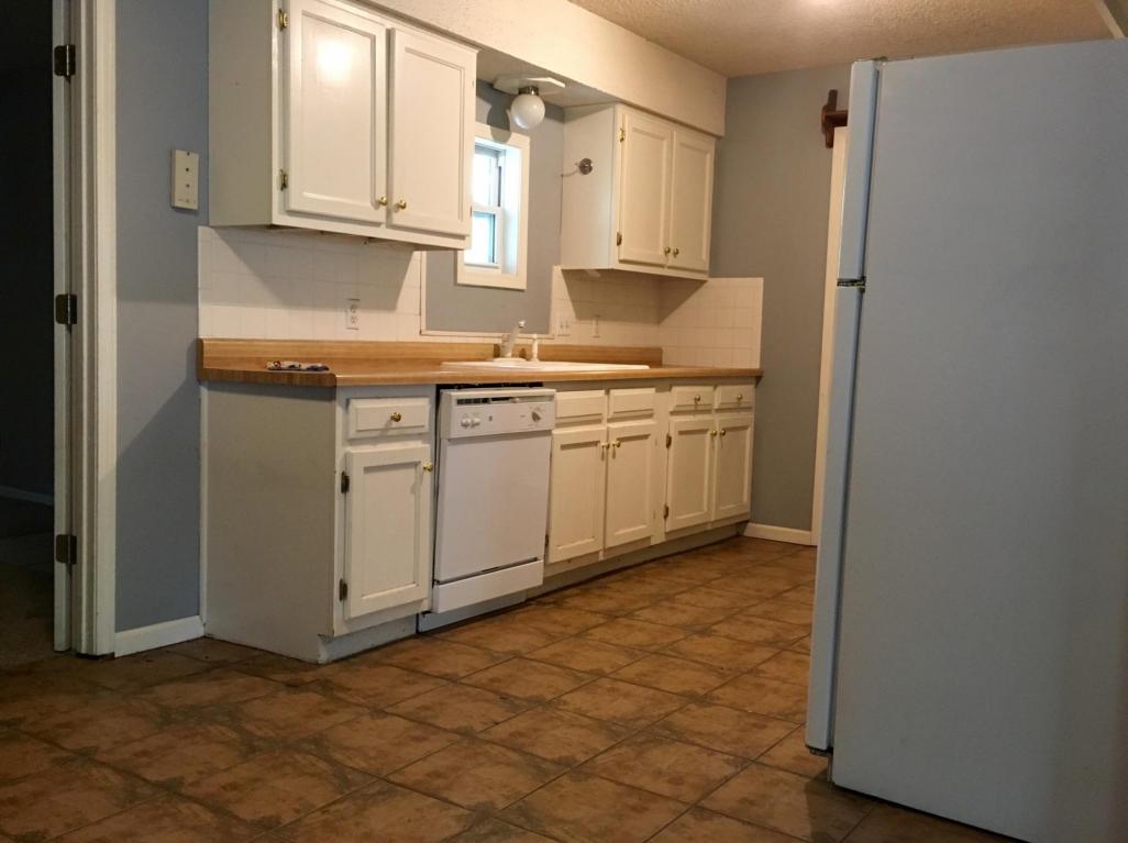1110 Carl Avenue, Bolivar, MO 65613