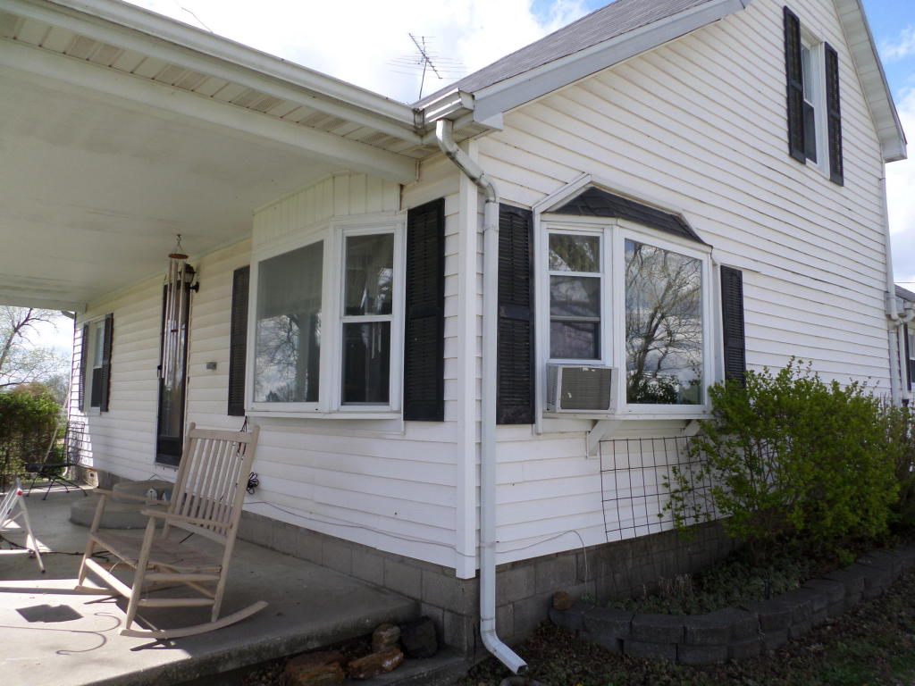 635 East 430th Road, Bolivar, MO 65613