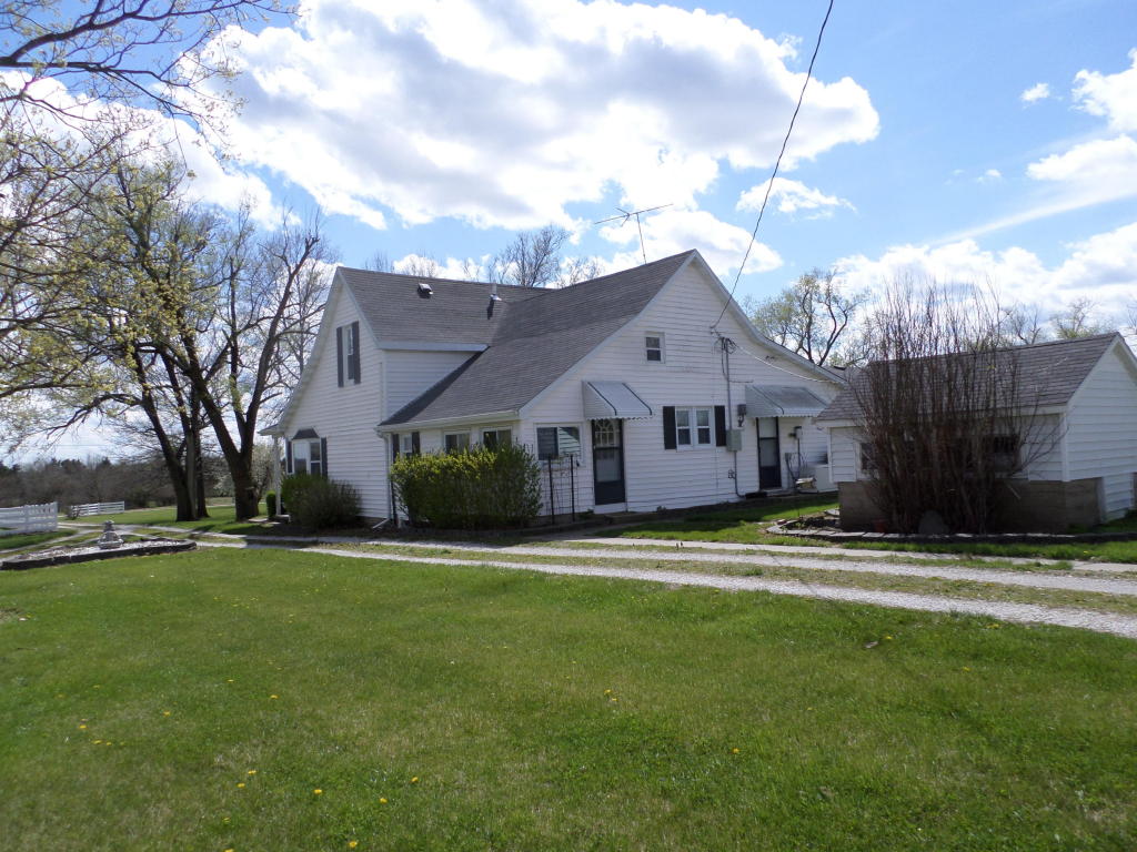 635 East 430th Road, Bolivar, MO 65613