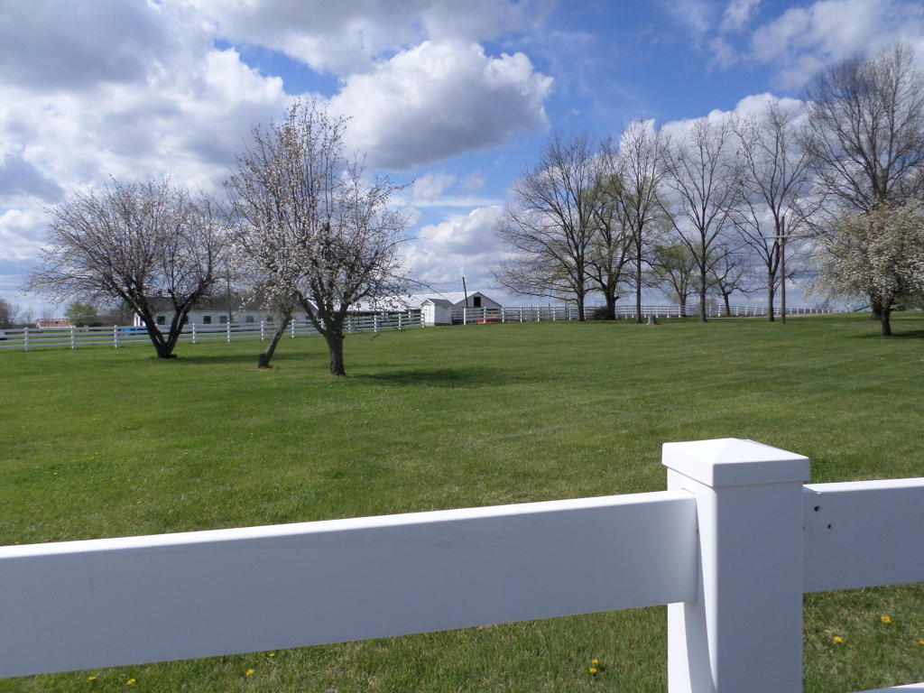 635 East 430th Road, Bolivar, MO 65613