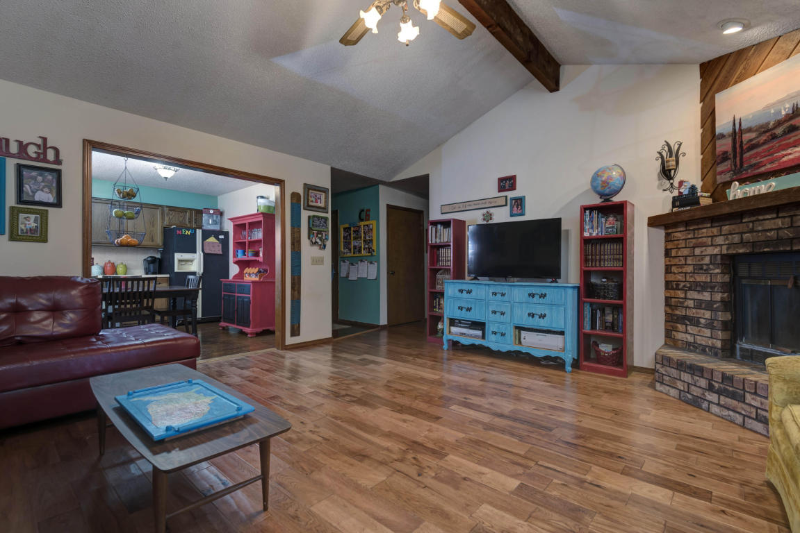 4875 South Old Wire Road, Battlefield, MO 65619