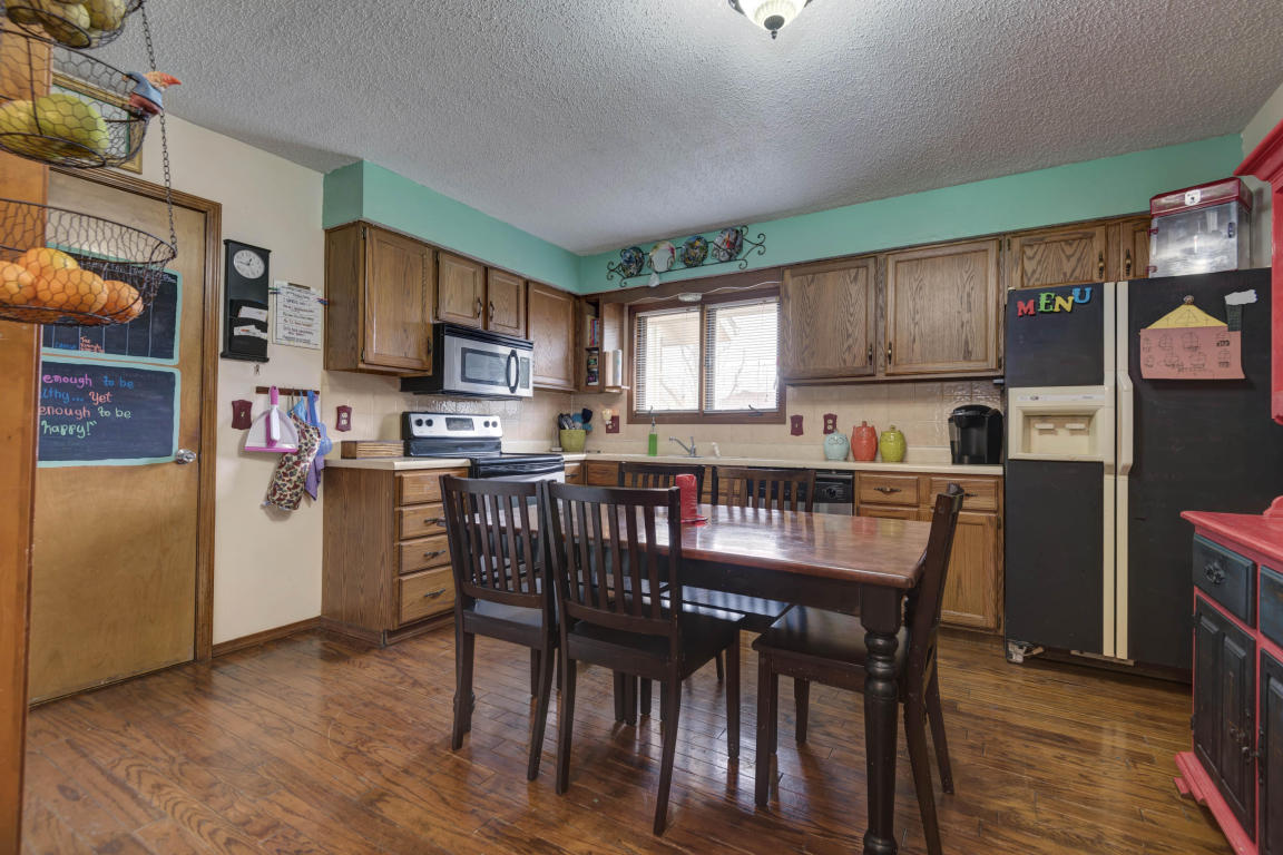 4875 South Old Wire Road, Battlefield, MO 65619