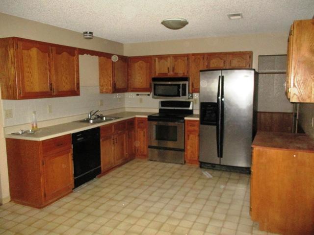 5446 South 244th Road, Buffalo, MO 65622