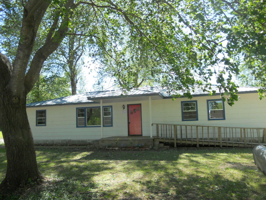 1100 Sapp Street, Cassville, MO 65625
