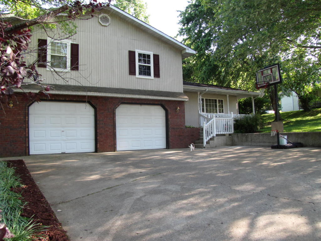 140 South Street, Hartville, MO 65667