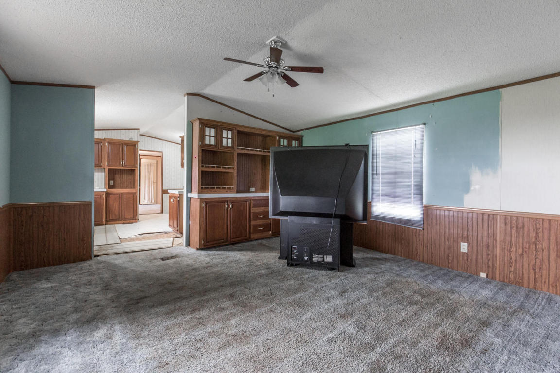 435 East 350th Road, Humansville, MO 65674