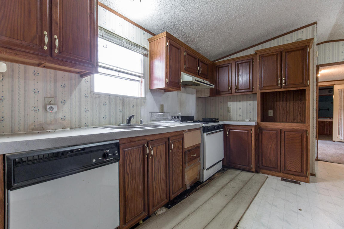 435 East 350th Road, Humansville, MO 65674