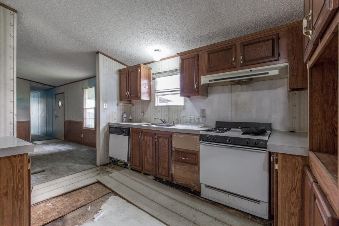 435 East 350th Road, Humansville, MO 65674