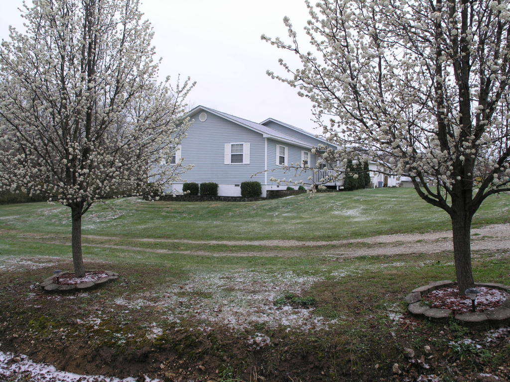 101 Autumn Dr, Cabool, MO 65689