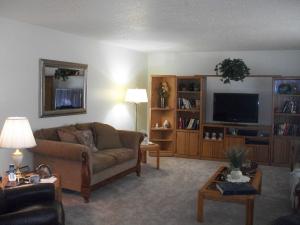 2696 Mountain Road, Mansfield, MO 65704