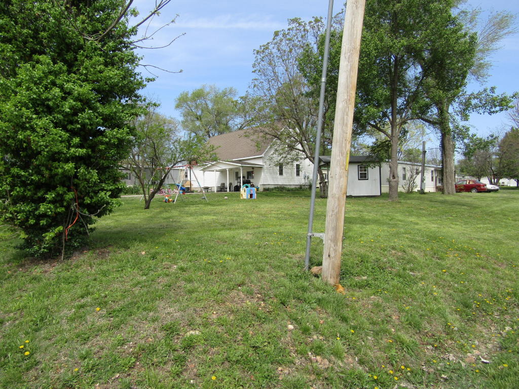 5307/5317 East Avenue, Morrisville, MO 65710