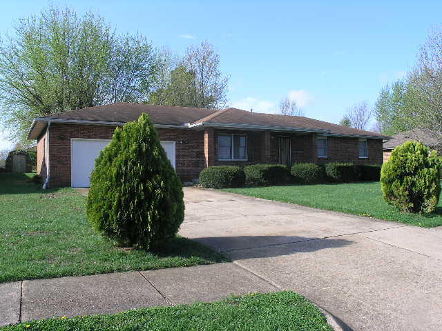 810 East 17th Street, Mountain Grove, MO 65711