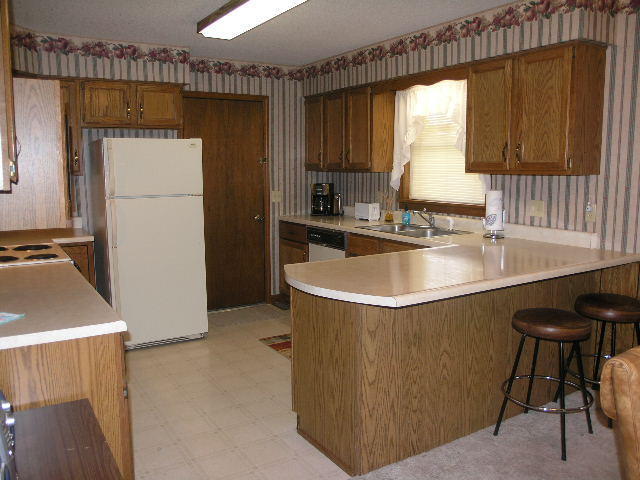 810 East 17th Street, Mountain Grove, MO 65711