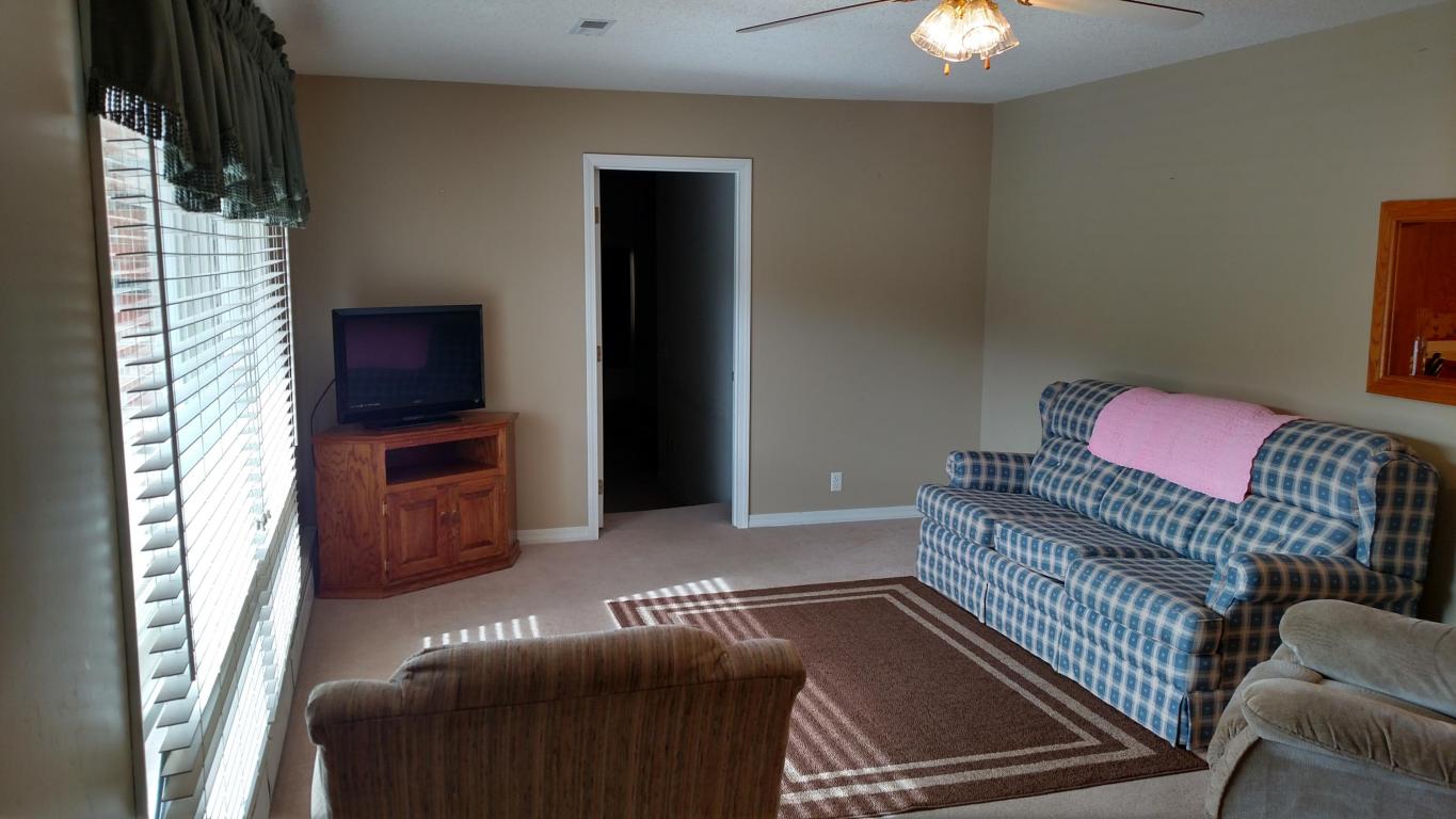 9153 N Highway, Mountain Grove, MO 65711
