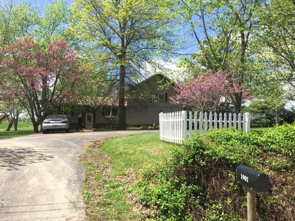 1901 Morris Road, Mountain Grove, MO 65711