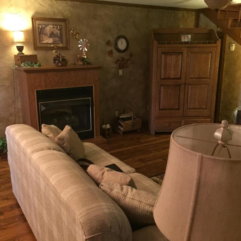 1901 Morris Road, Mountain Grove, MO 65711