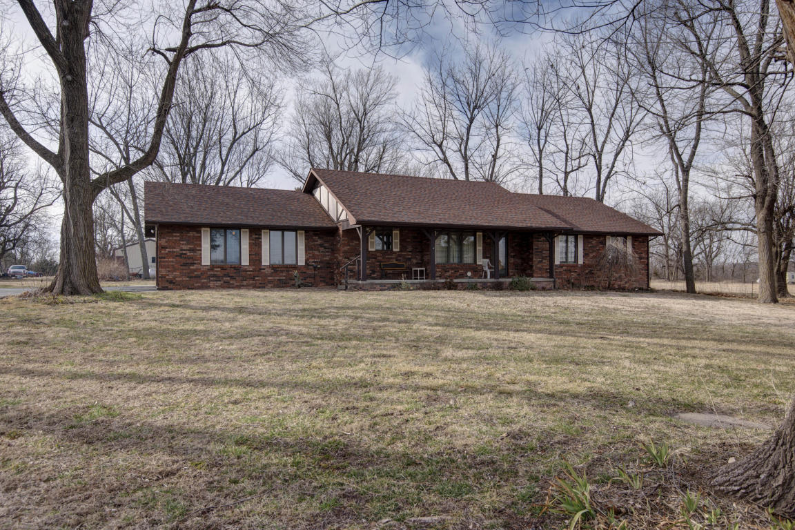 10527 Hwy 39, Mt Vernon, MO 65712
