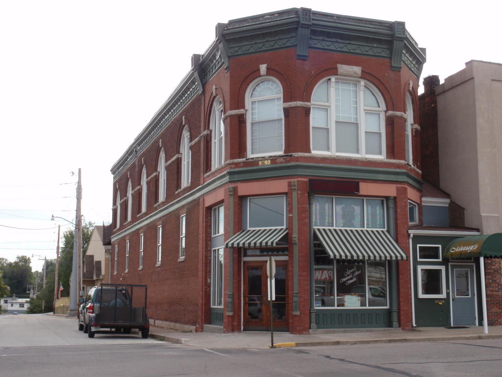 202 South Hickory Street, Mt Vernon, MO 65712