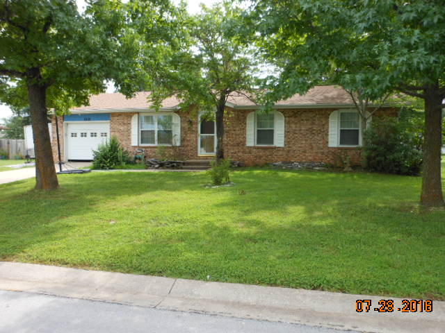 1018 North Gretchen Street, Nixa, MO 65714