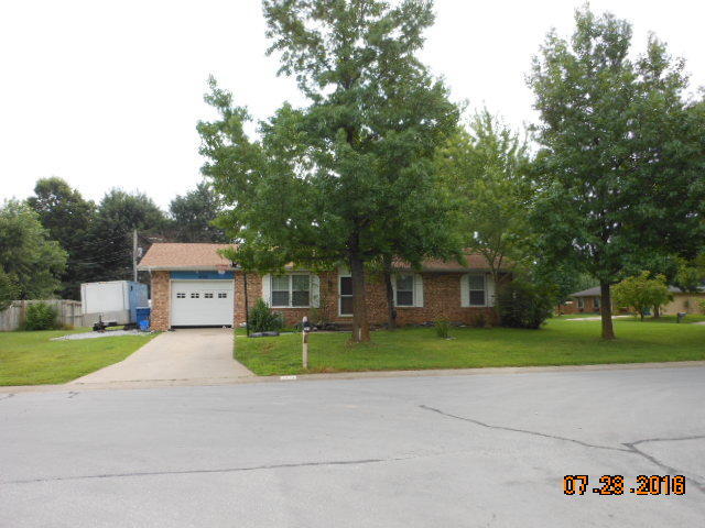 1018 North Gretchen Street, Nixa, MO 65714