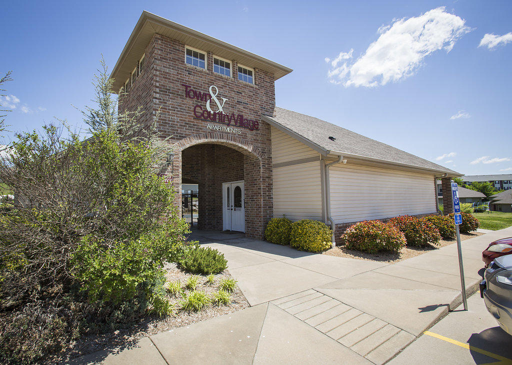 2145 West Bingham Street, Ozark, MO 65721