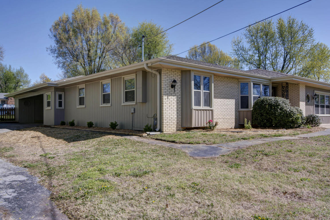 2335 East Ridgecrest Street, Ozark, MO 65721
