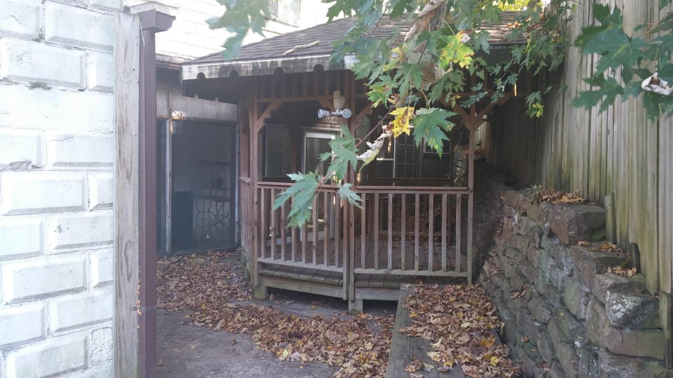 22140 East Main Street, Reeds Spring, MO 65737