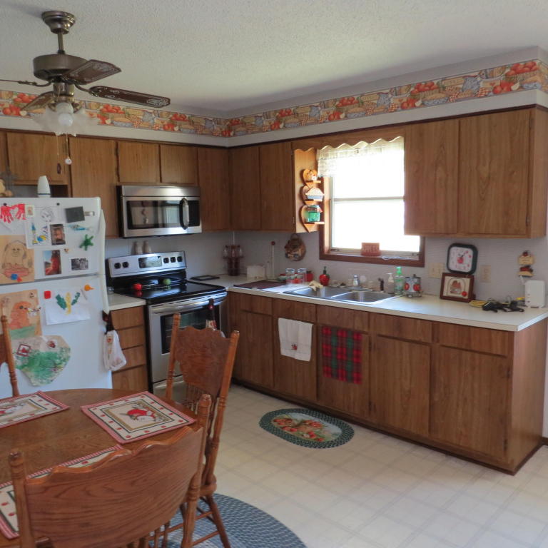 138 North Wynwood Avenue, Republic, MO 65738