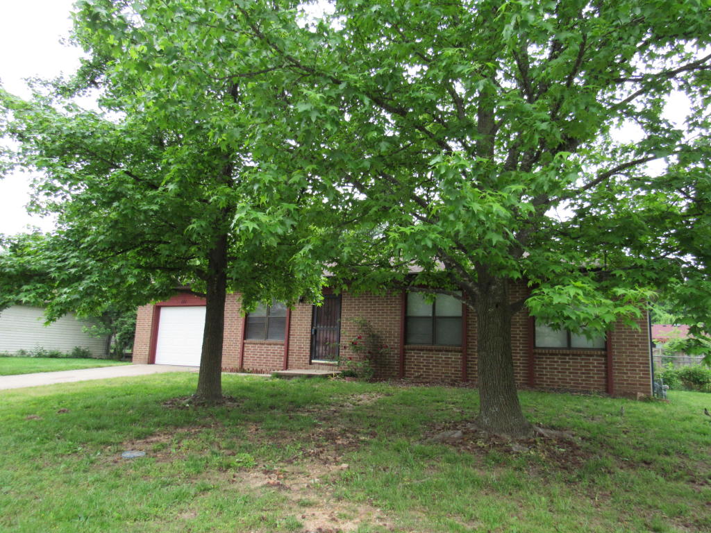 111 South Teakwood Avenue, Republic, MO 65738