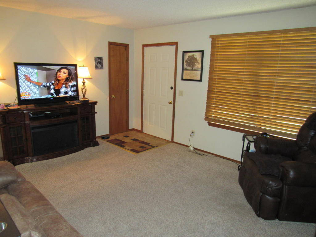 111 South Teakwood Avenue, Republic, MO 65738