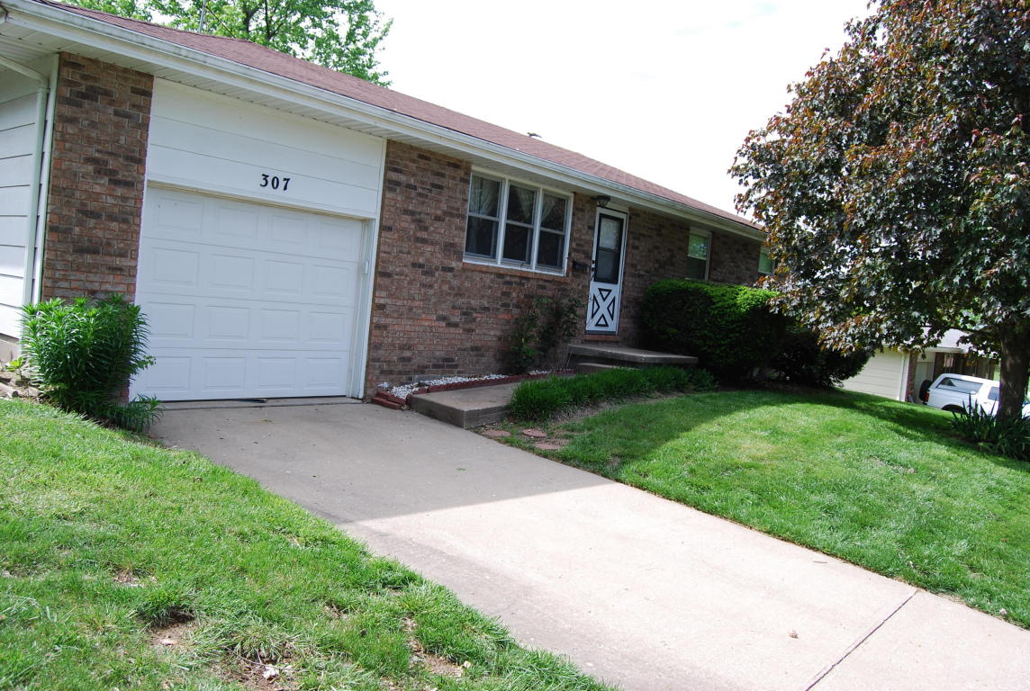 307 North Oakwood Avenue, Republic, MO 65738