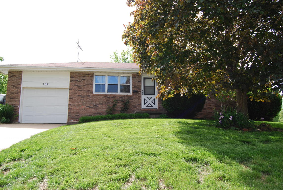 307 North Oakwood Avenue, Republic, MO 65738