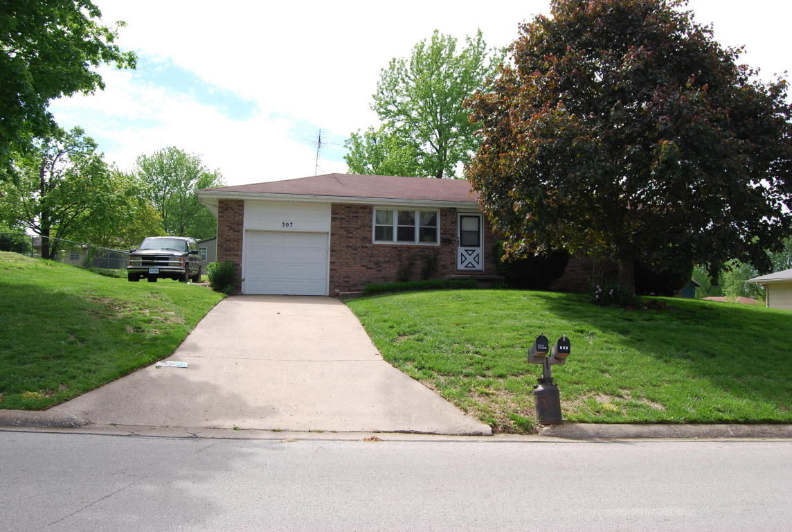 307 North Oakwood Avenue, Republic, MO 65738