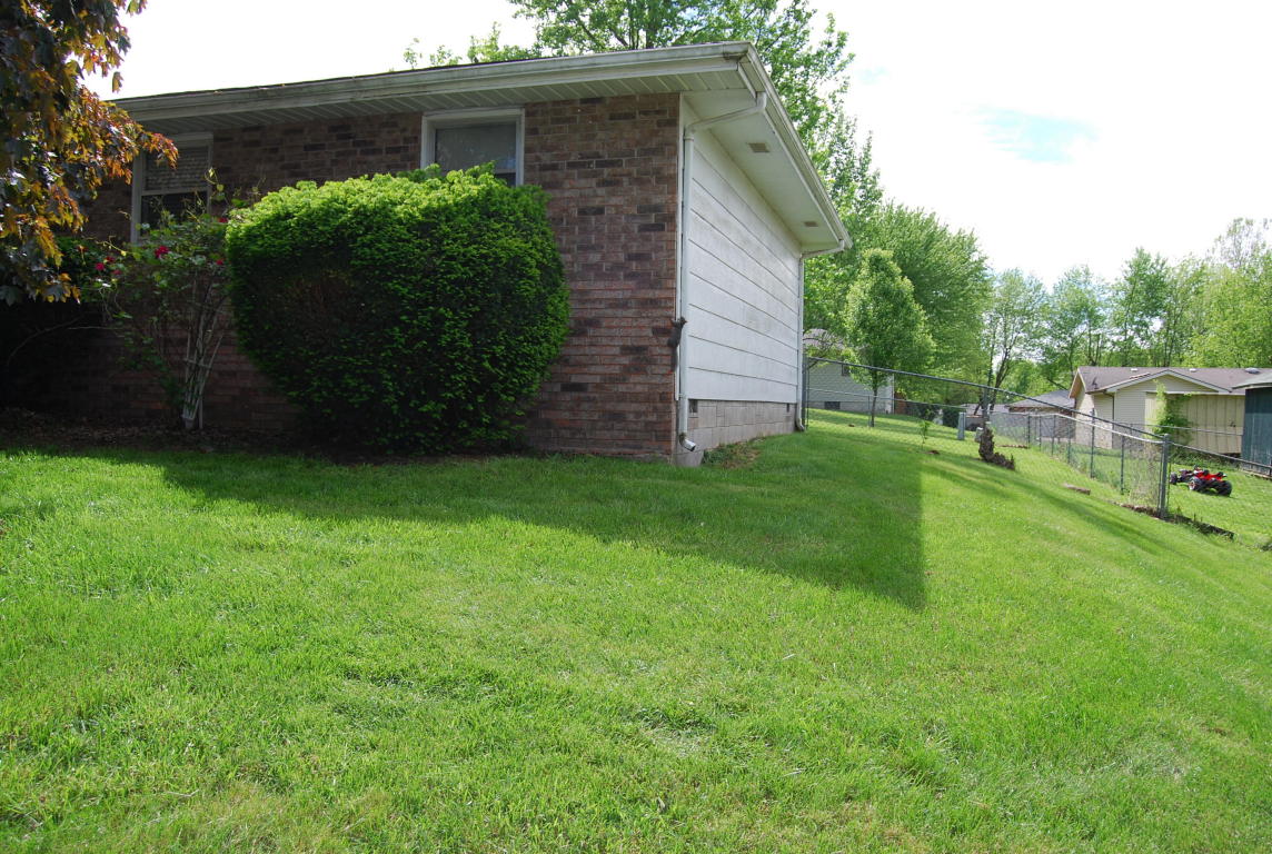 307 North Oakwood Avenue, Republic, MO 65738