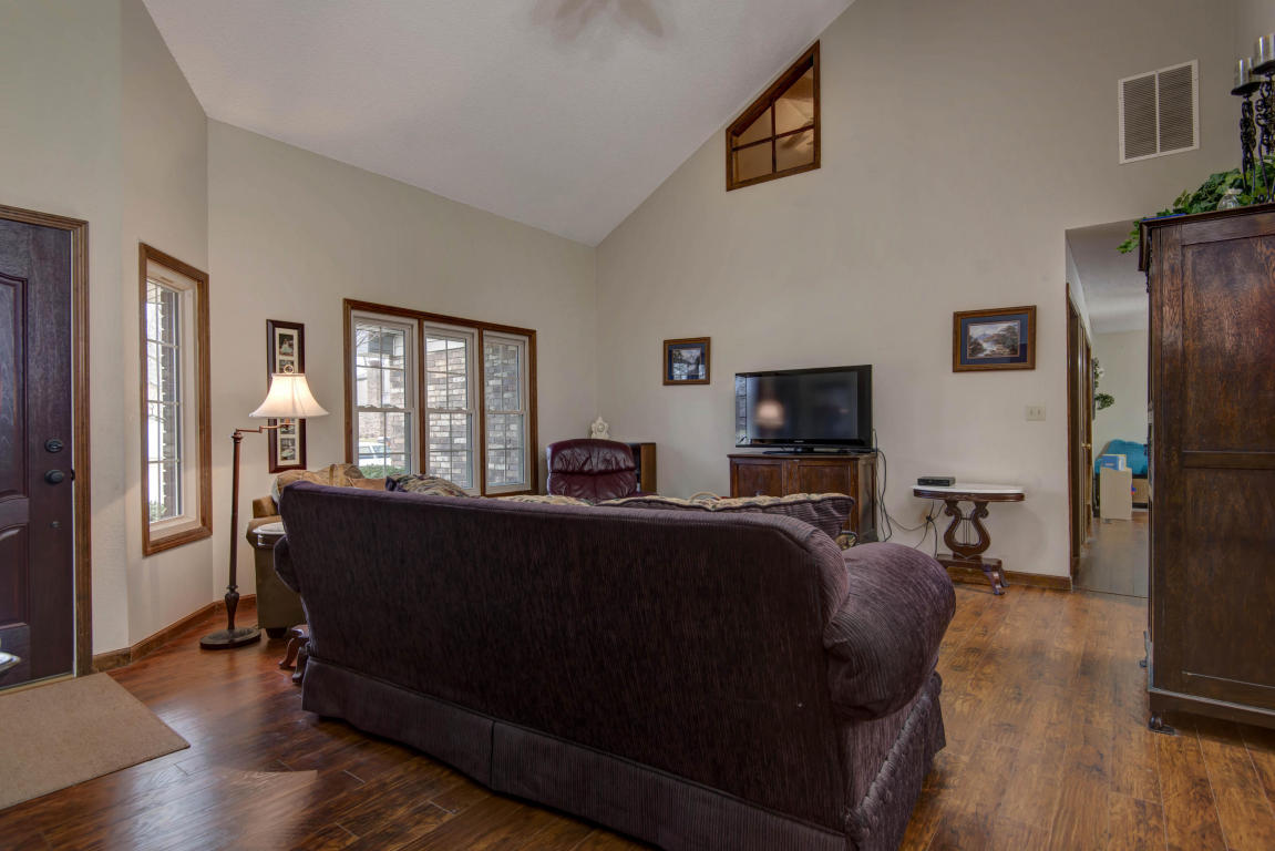 190 South Peach Tree Lane, Republic, MO 65738