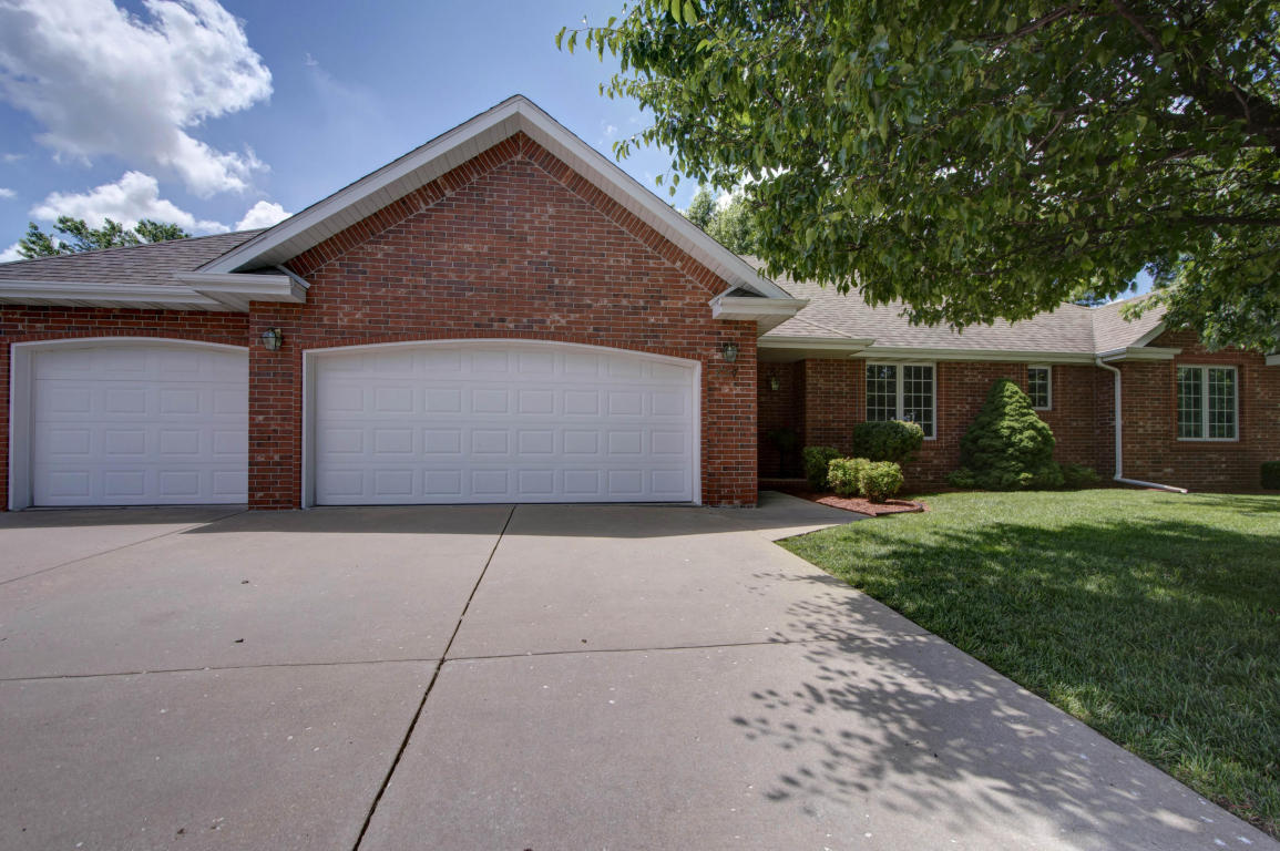 627 S Fountain Avenue, Republic, United States 65738