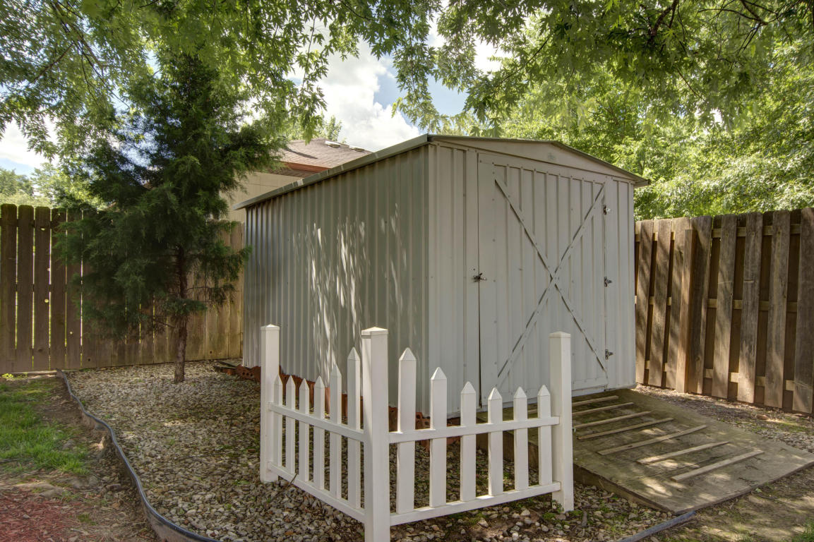 627 S Fountain Avenue, Republic, United States 65738