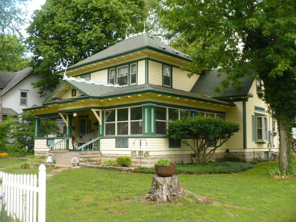 151 East Elm Street, Republic, United States 65738