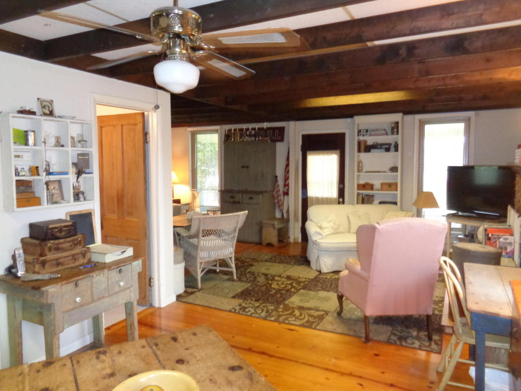 1025 Old Farm Road, Merriam Woods, MO 65740