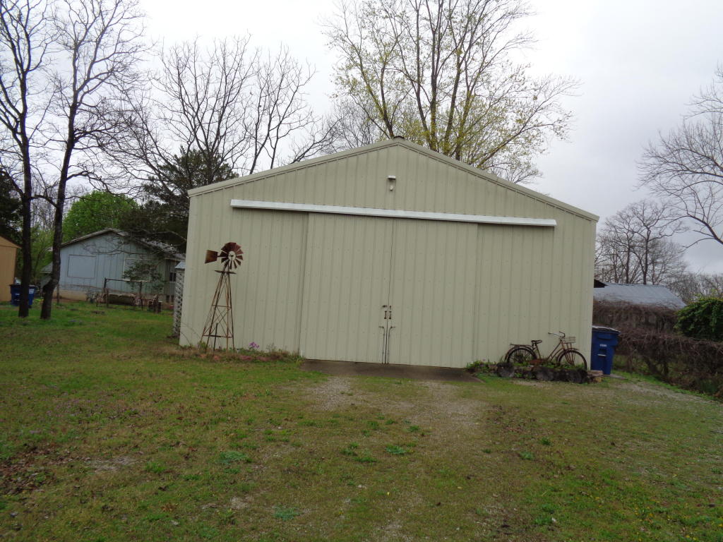 1025 Old Farm Road, Merriam Woods, MO 65740