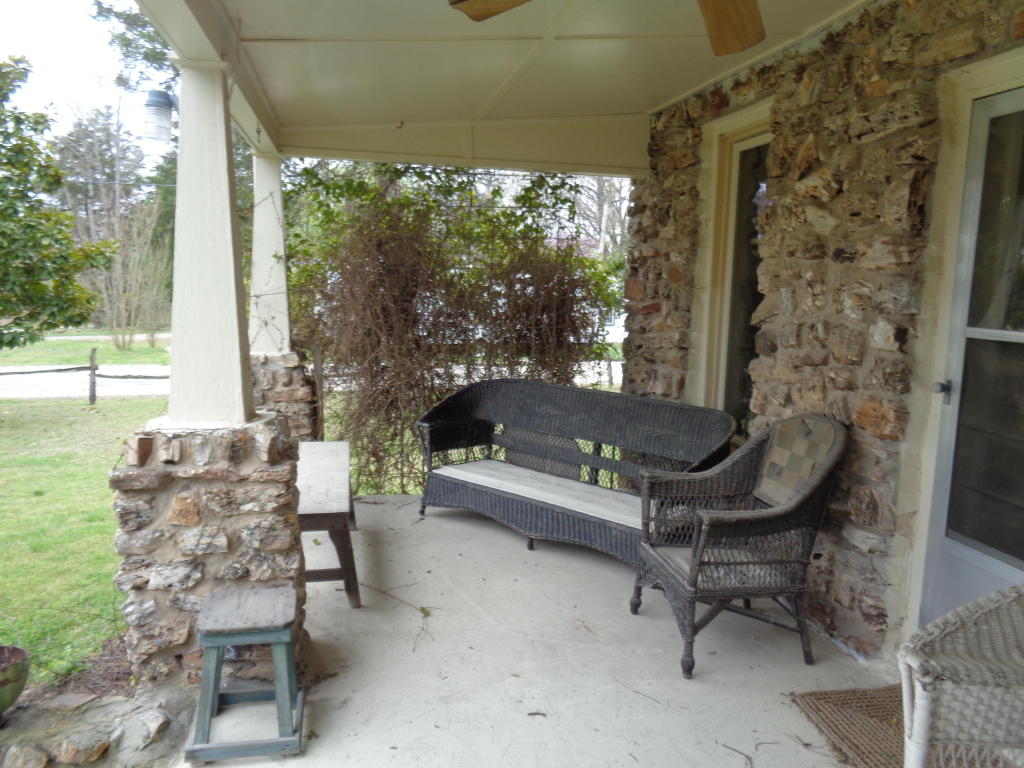 1025 Old Farm Road, Merriam Woods, MO 65740