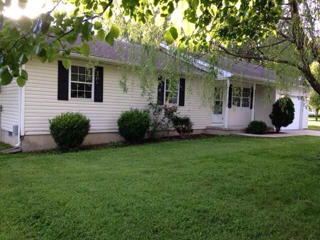 317 S Peightel St, Seymour, MO 65746
