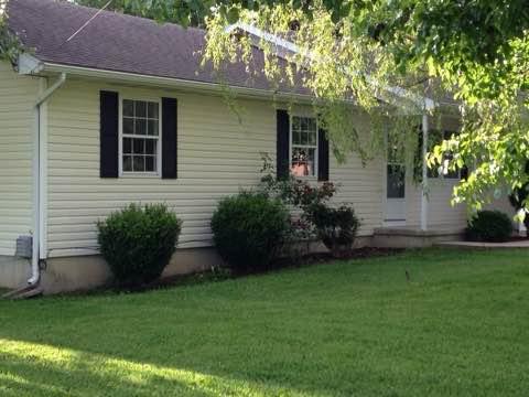 317 S Peightel St, Seymour, MO 65746