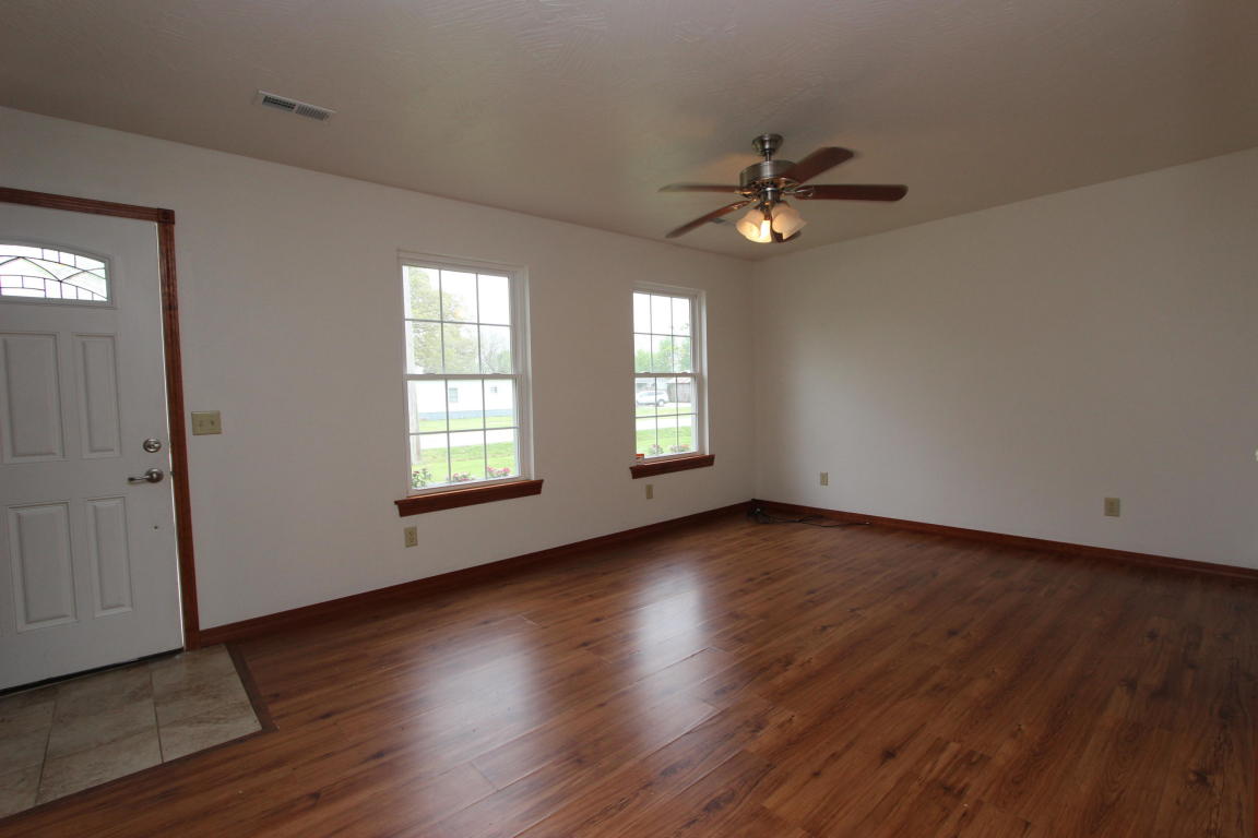 510 West Thoroughfare Street, Seymour, MO 65746