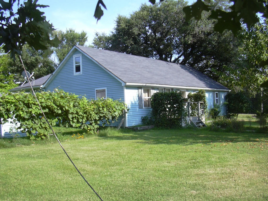 Hc 2 Box 640, Squires, MO 65755